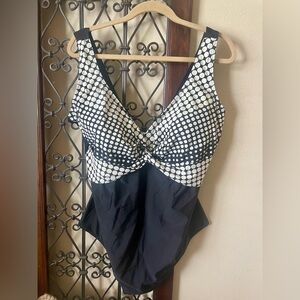 Ulla Popken Swimsuit Womens 24 Black & White Twist Front One Piece